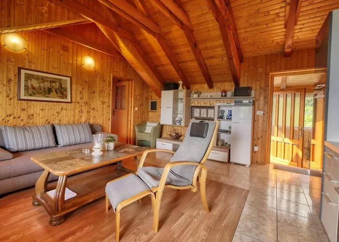 Helena3 Mit Blick Auf Wasser By Interhome *