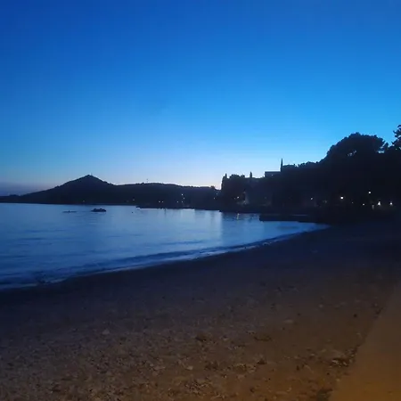 Helena3 Mit Blick Auf Wasser By Interhome