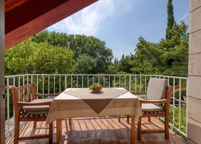 Helena3 Mit Blick Auf Wasser By Interhome Mlini