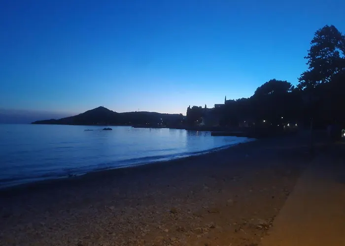 Helena3 Mit Blick Auf Wasser By Interhome