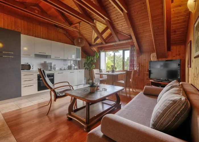 Helena3 Mit Blick Auf Wasser By Interhome *